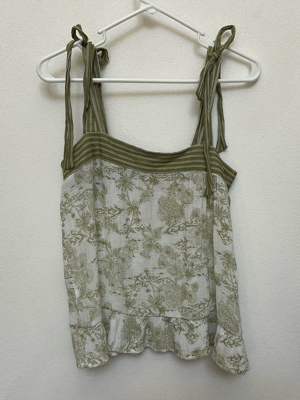 Mine Dark Green, Cream Tropical Print Bow Tie Sleeves Tank Size Small